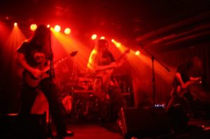 Los belgas Atroxentis echando abajo la sala