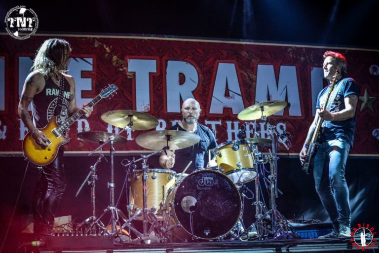 Nuevo Vídeo y álbum de MIKE TRAMP
