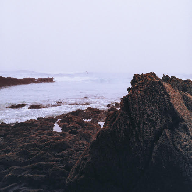 COLTAINE anuncia Brandung y comparte su hipnótico primer sencillo Keep Me Down In The Deep