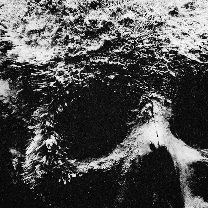 MALEMORT y CERBÈRE levantan un muro de oscuridad con su split Aimless/Glace Mère