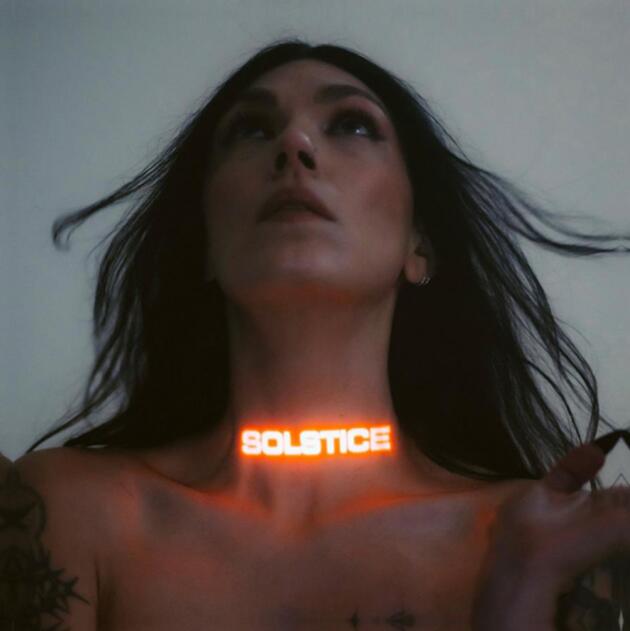 A.A. WILLIAMS estrena el inquietante sencillo Poison, extraído de Solstice, su próximo álbum, con un impactante videoclip